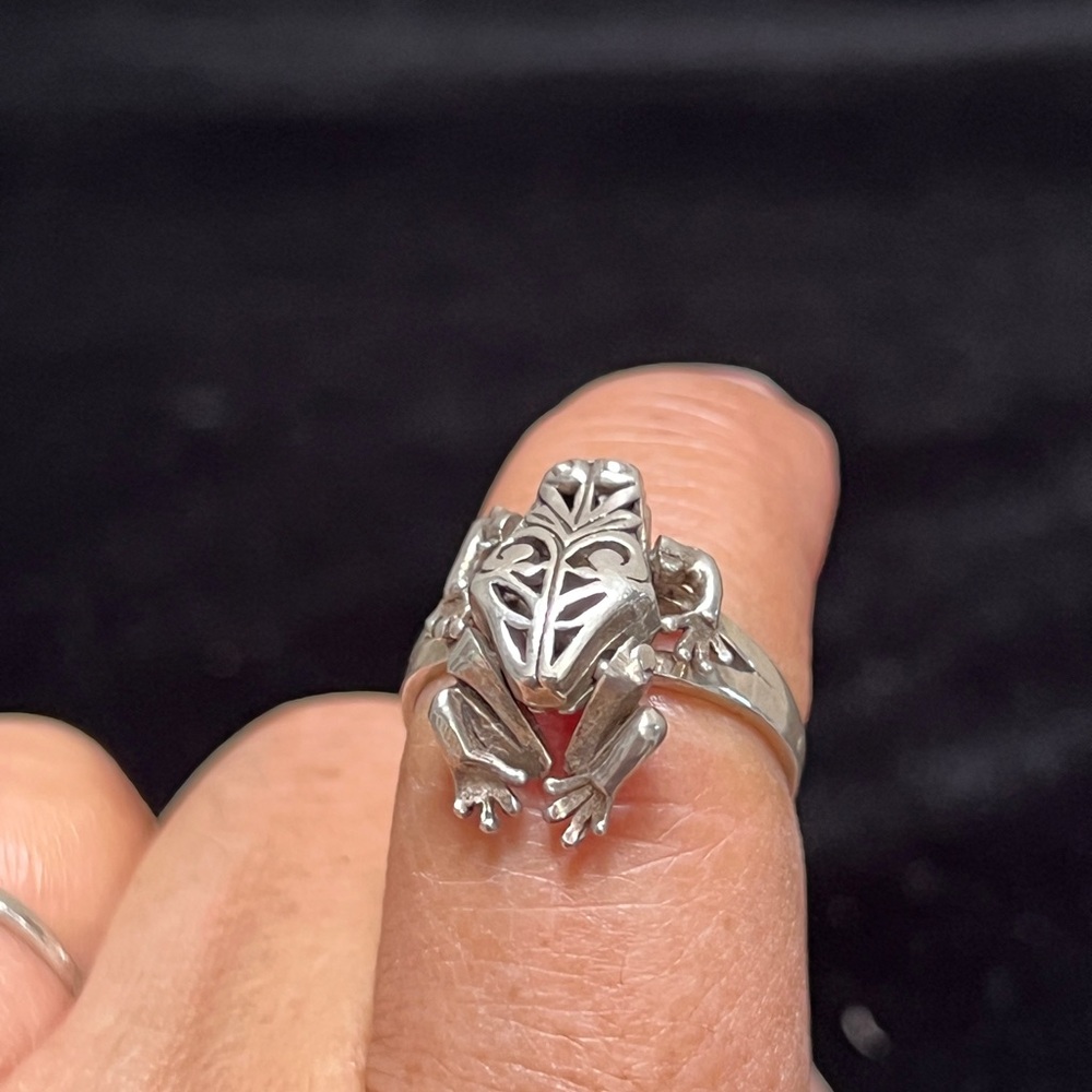 Sterling silver filigree frog ring stamped 925 size 7